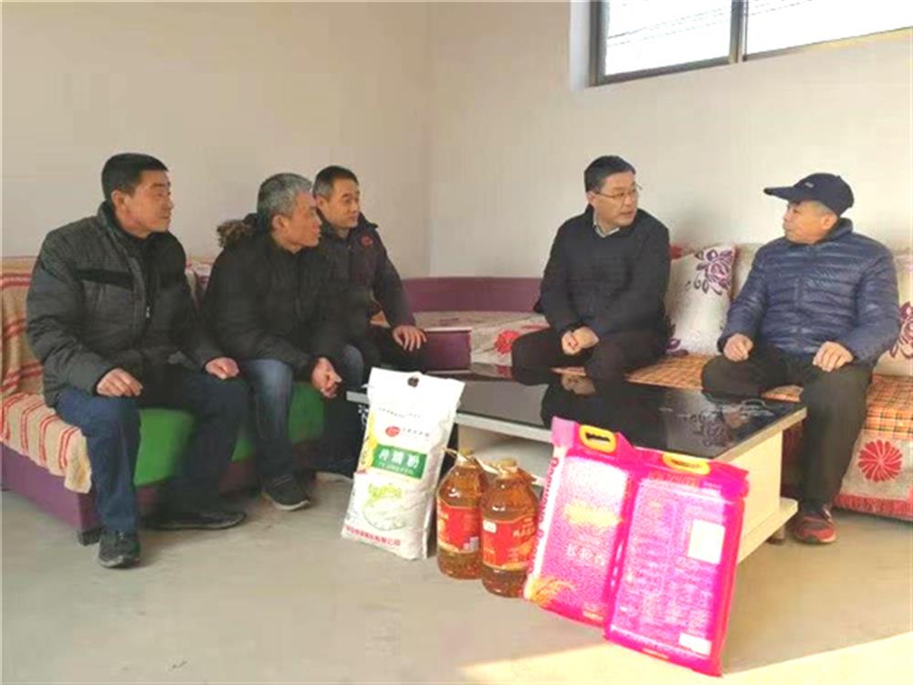 辉达娱乐节前走访慰问第一书记任职村困难群体