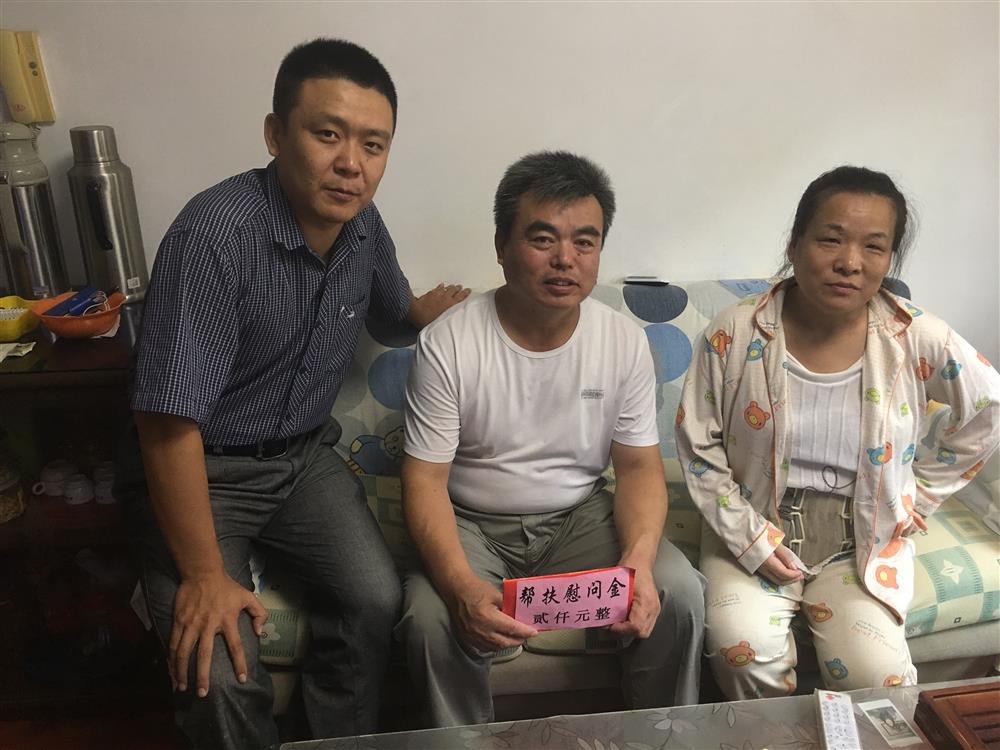辉达注册党委中秋节前送温暖