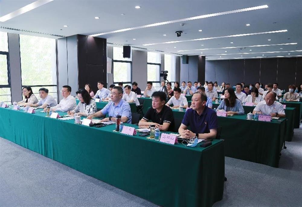 辉达娱乐组织开展党委理论学习中心组集中学习暨专题党课